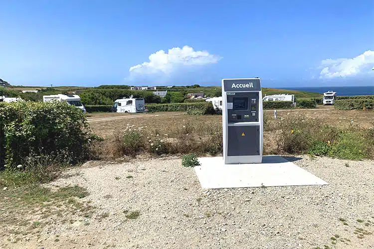 PLOUARZEL AIRE DE CAMPING CAR AIRESERVICES