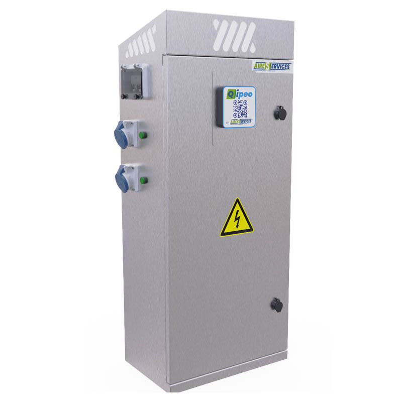 Borne hors sol QIPEO réf. 2460 pour distribution d’électricité sur place de marché, équipement AireServices / AireCity destiné à l’alimentation électrique des commerçants.